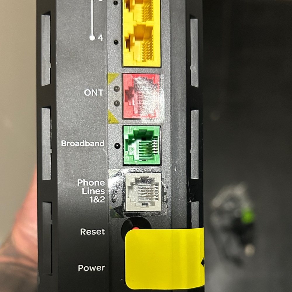 AT&T Black Wireless Router BGW210 - Picture 4 of 7